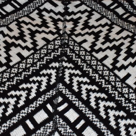 Chelsea & Theadore Open Front Fringe Wrap Sweater Black and White Size M - Picture 9 of 9